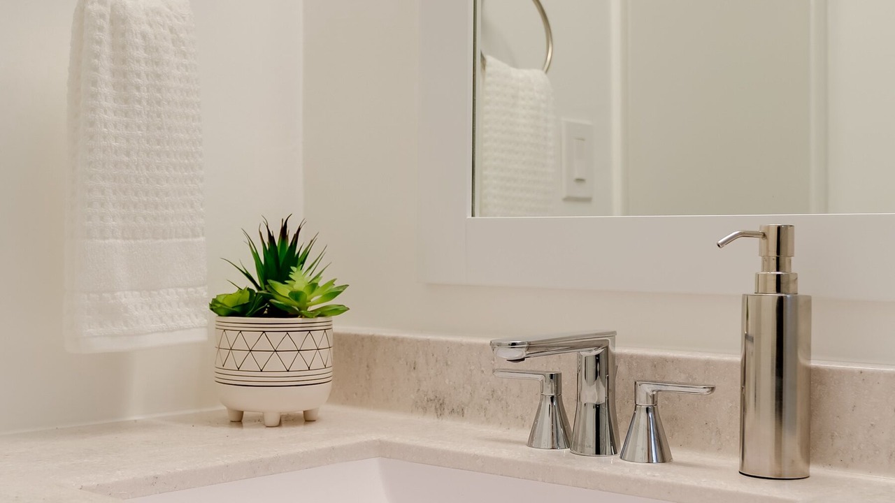Photo of Bathroom in Beachwood Canyon