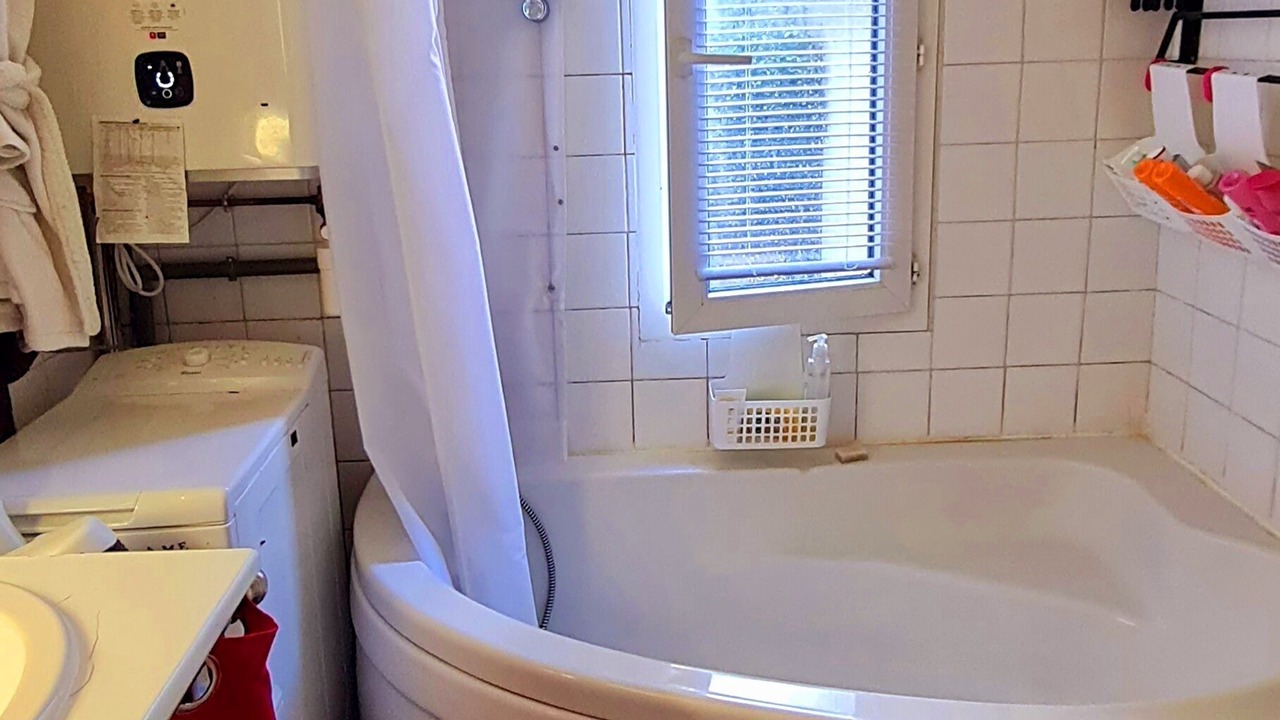 Photo of Bathroom in Quartier des Grandes-Carrieres