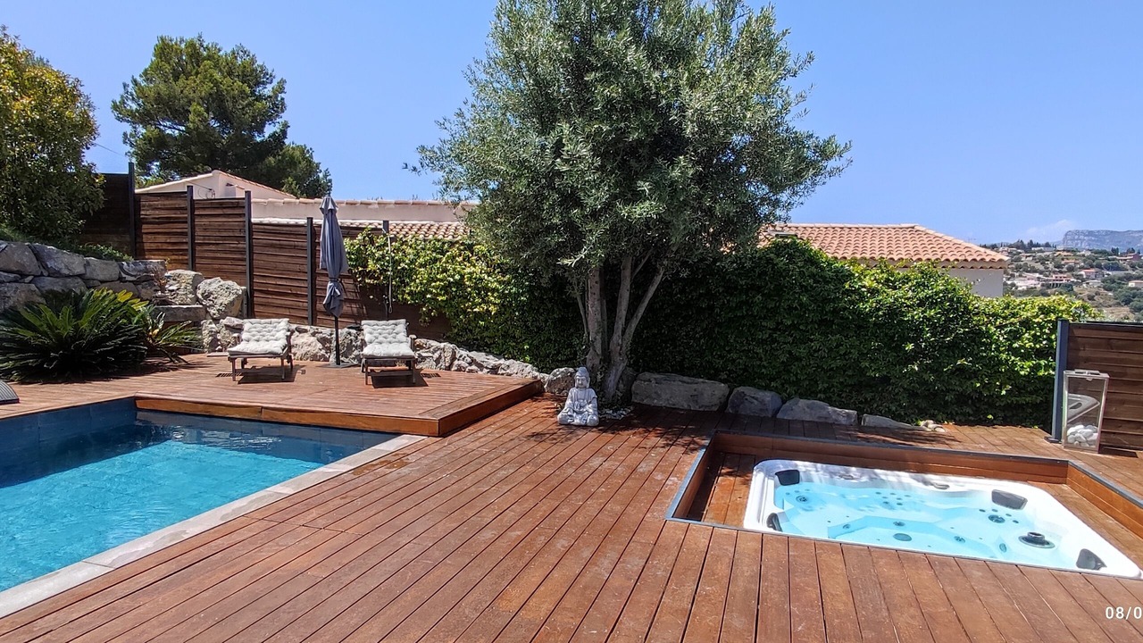 Photo of Outdoor in Saint Pierre de Feric