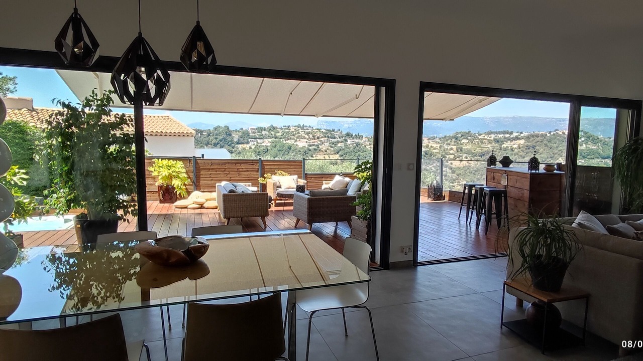 Photo of Livingroom in Saint Pierre de Feric
