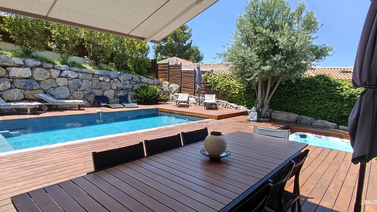 Photo of Outdoor in Saint Pierre de Feric