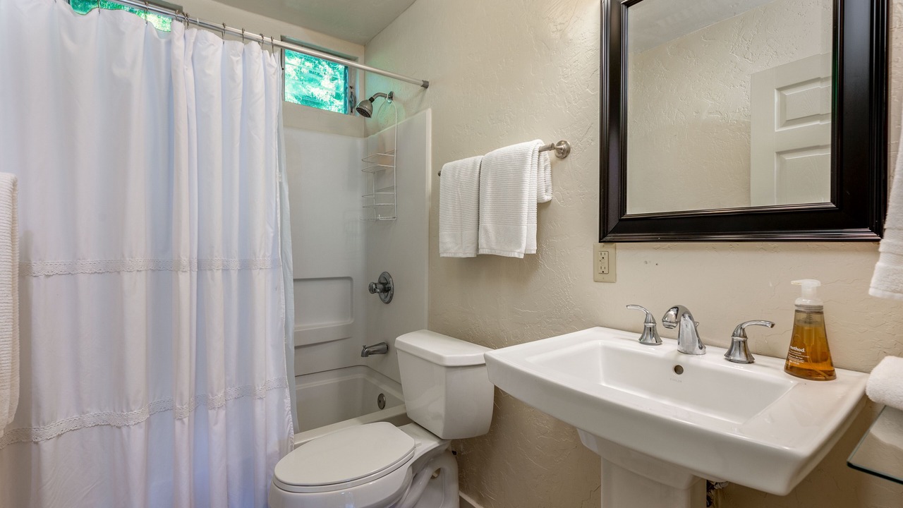 Photo of Bathroom in Hanalei Palms
