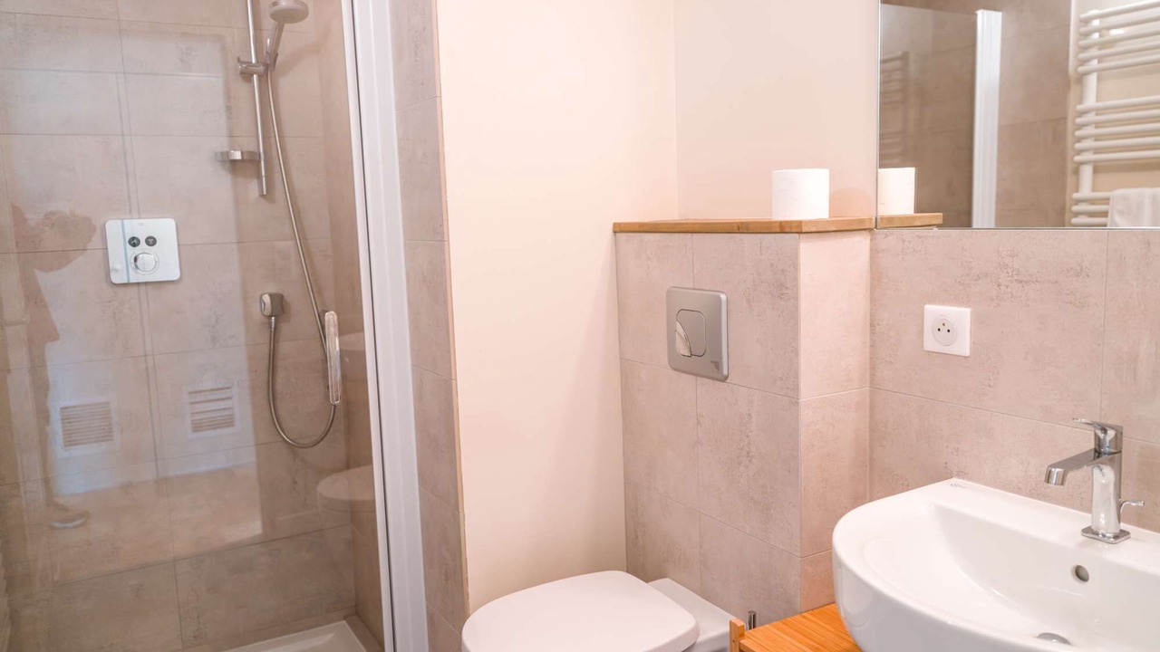 Photo of Bathroom in Castelnau-de-Montmiral