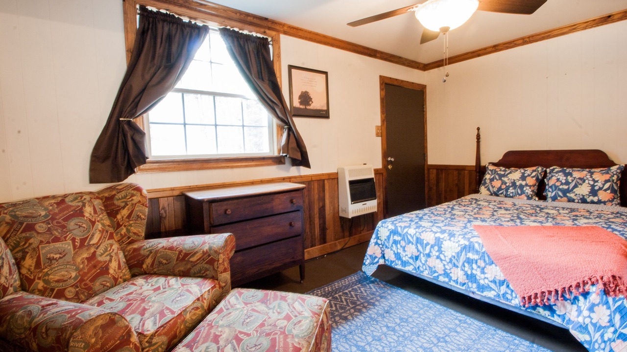 Photo of Bedroom in Benton