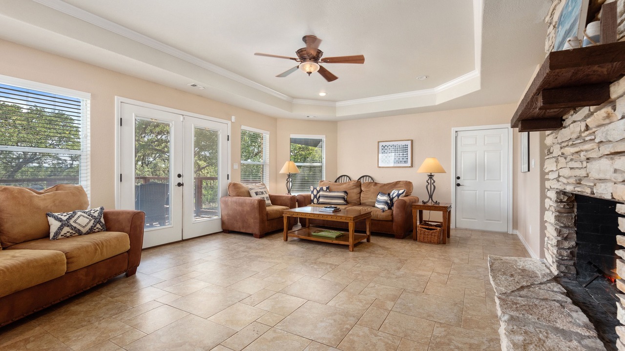 Photo of Livingroom in Canyon Lake