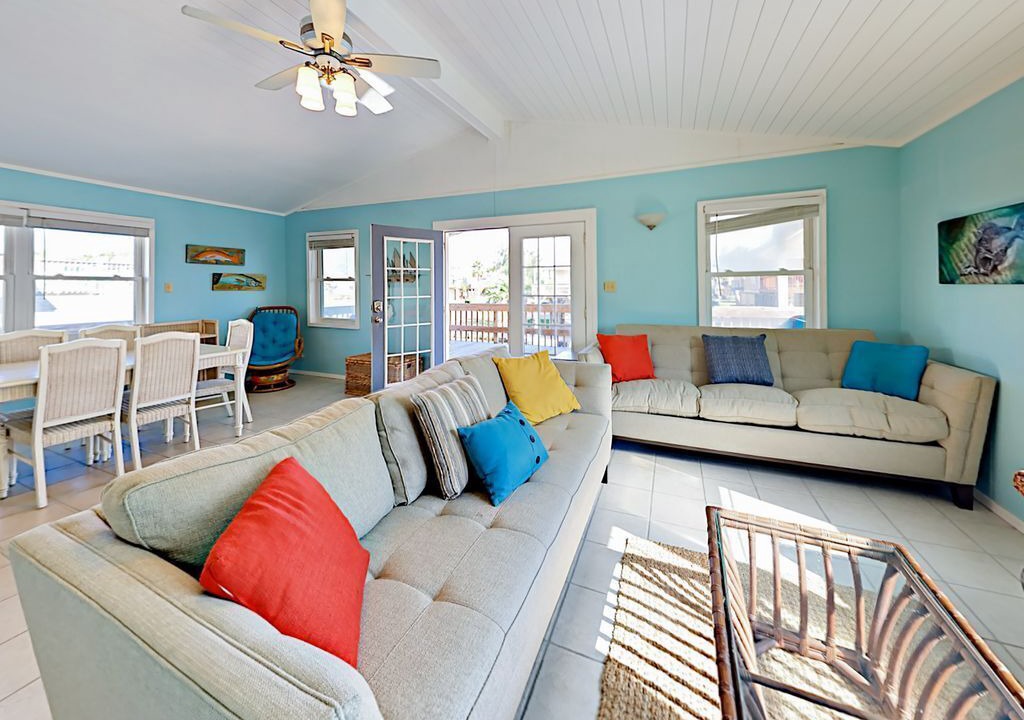 Photo of Livingroom in Terramar Beach