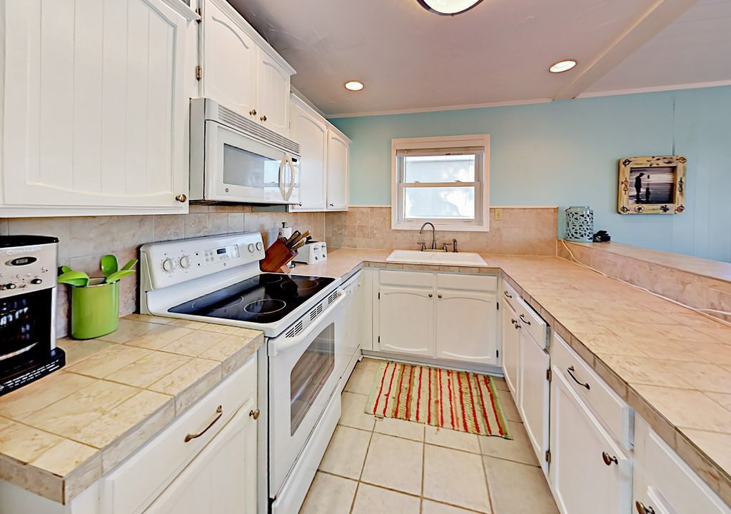 Photo of Kitchen in Terramar Beach