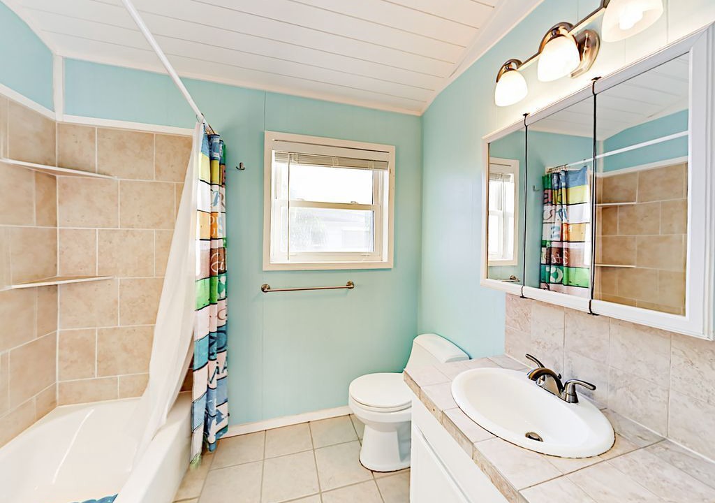 Photo of Bathroom in Terramar Beach
