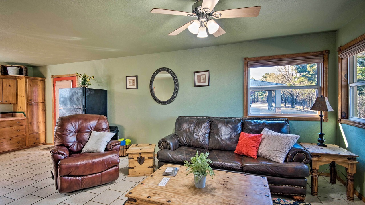 Photo of Livingroom in Broken Bow