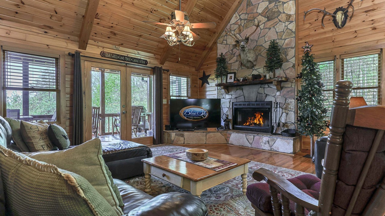 Photo of Livingroom in Foxfire Estates