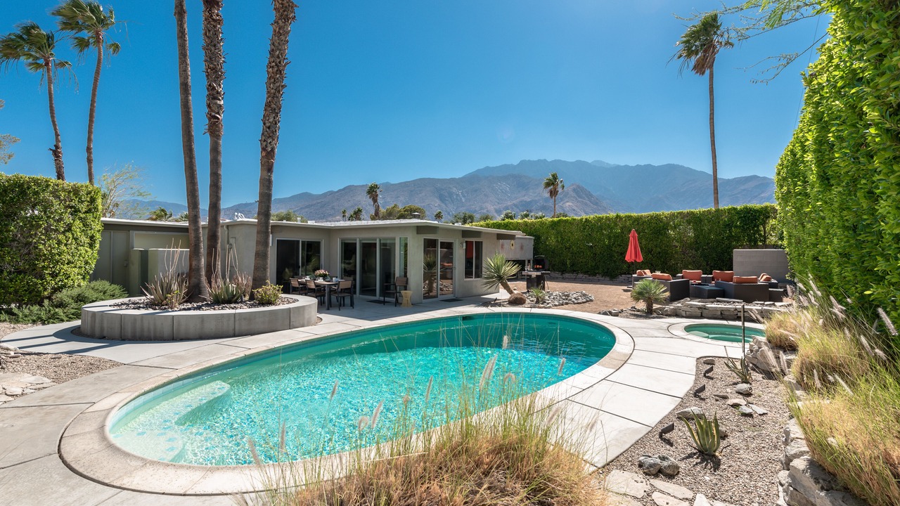 Photo of Outdoor in Racquet Club Estates