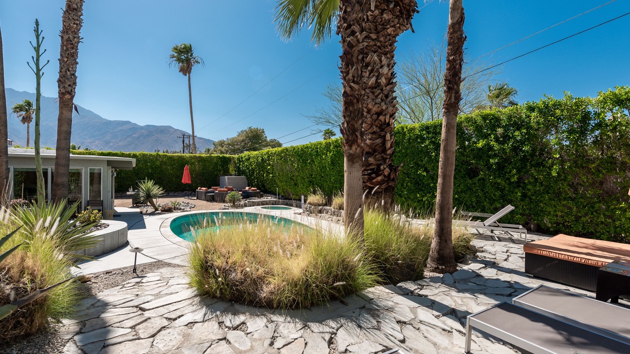 Photo of Outdoor in Racquet Club Estates
