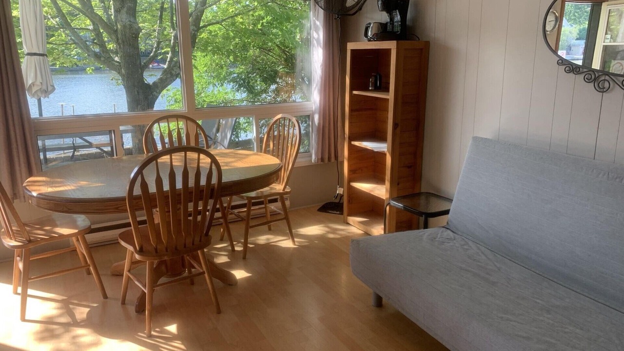 Photo of Livingroom in Wasaga Beach