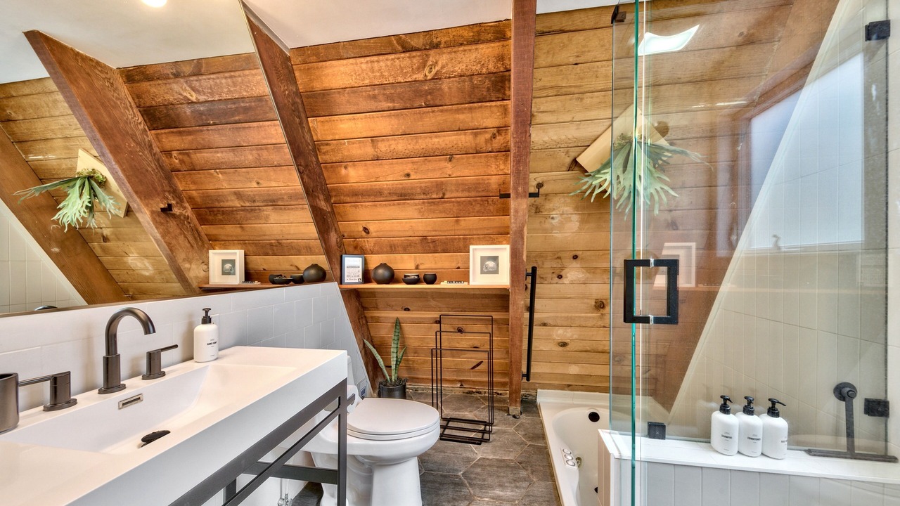 Photo of Bathroom in Pioneer Trail