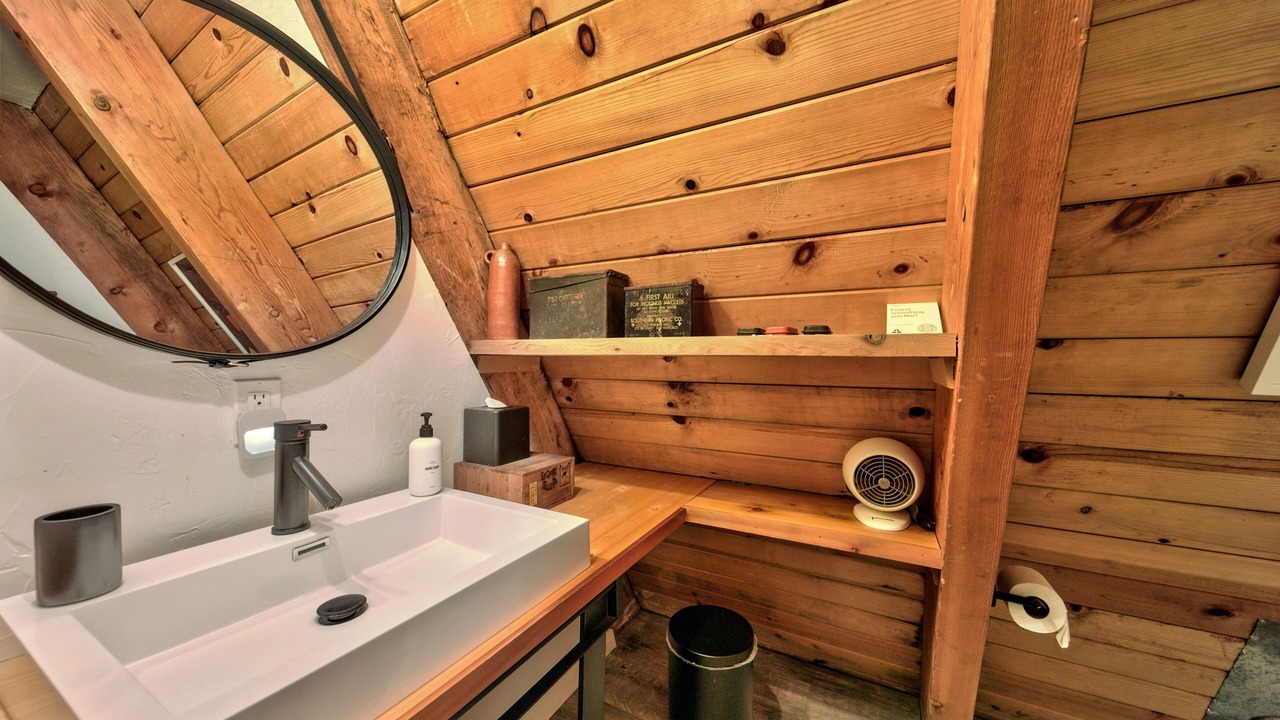 Photo of Bathroom in Pioneer Trail
