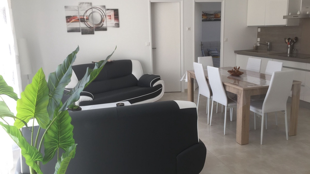 Photo of Livingroom in Saint-Julien-les-Rosiers
