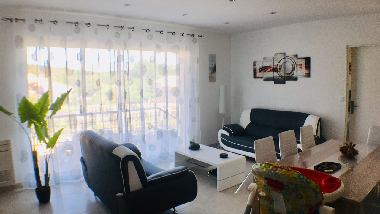 Photo of Livingroom in Saint-Julien-les-Rosiers