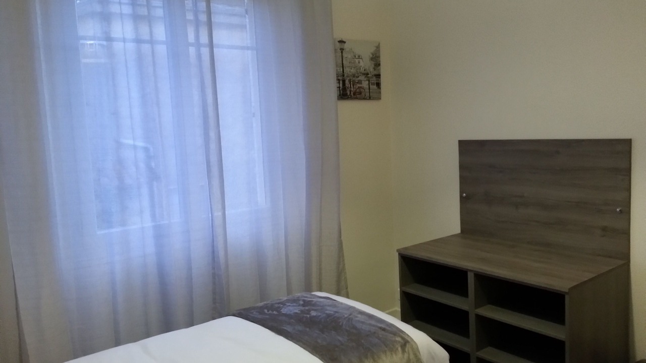 Photo of Bedroom in California - Pezou