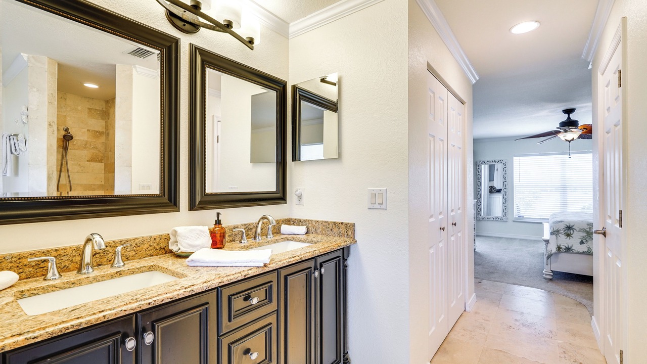 Photo of Bathroom in Jacarandas