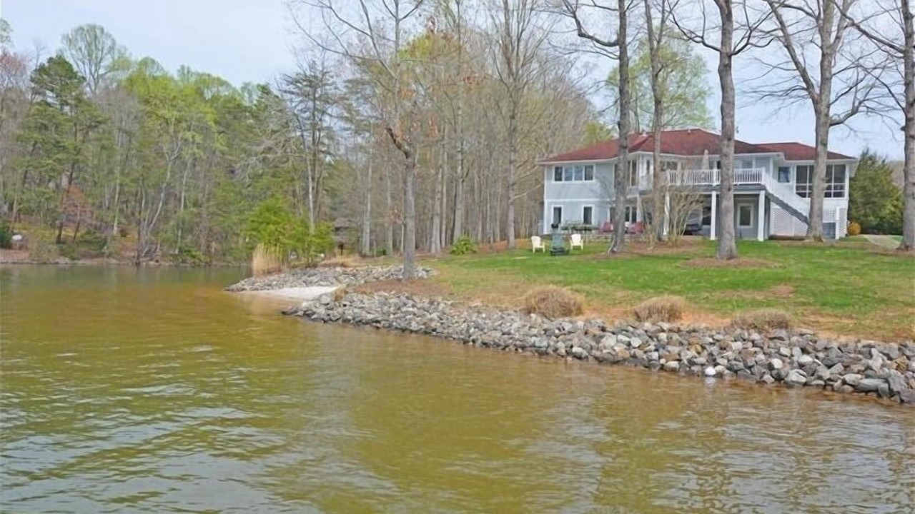 Photo of Others in Huddleston