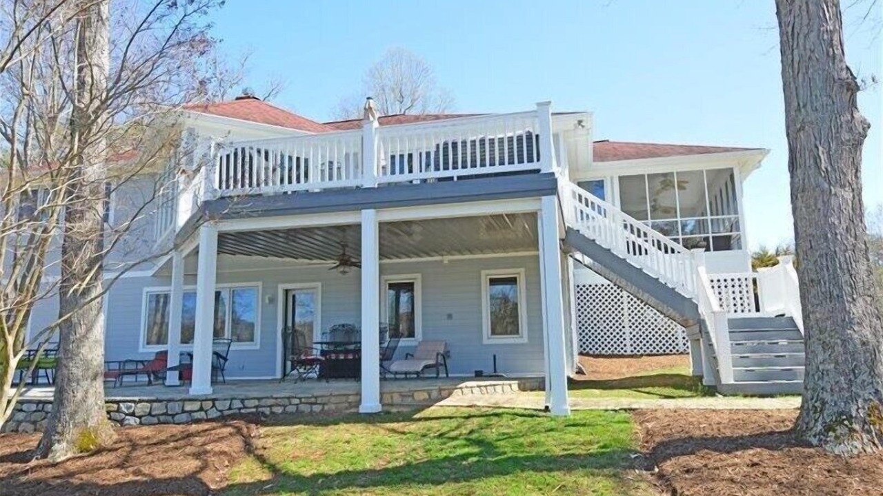 Photo of Others in Huddleston