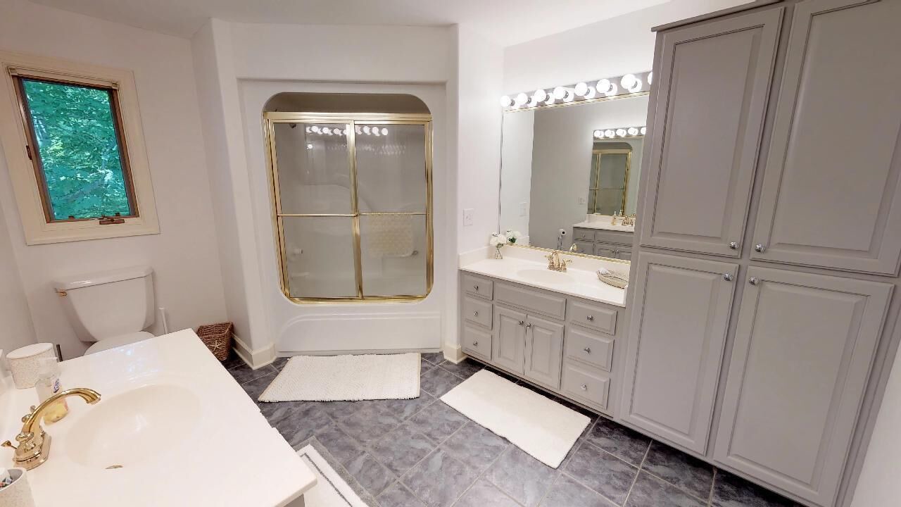 Photo of Bathroom in Huddleston