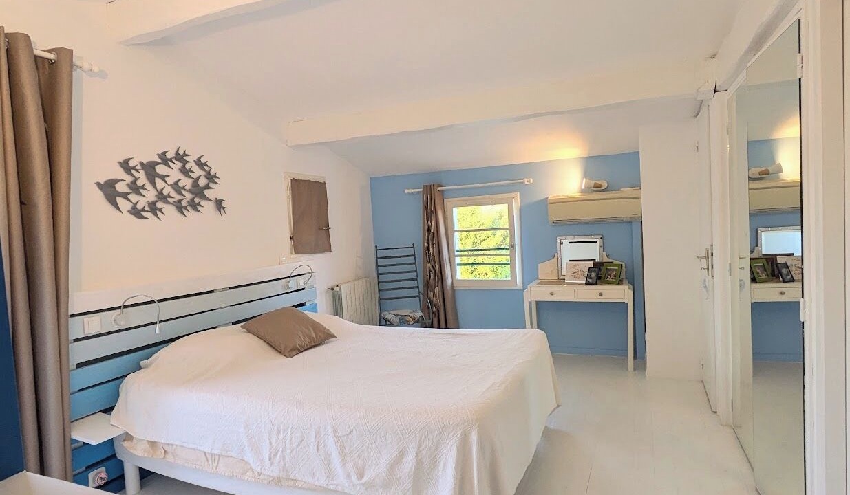 Photo of Bedroom in Saint-Jean-de-Cuculles