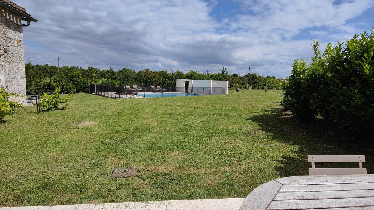 Photo of Outdoor in Saint-Colomb-de-Lauzun