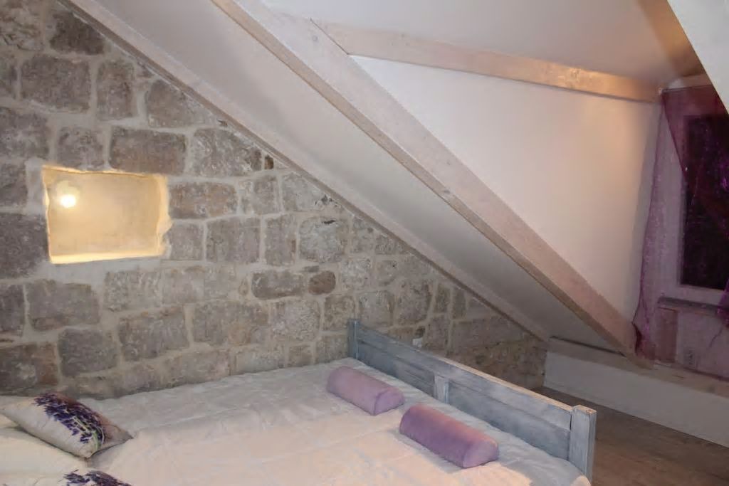 Photo of Bedroom in Pile