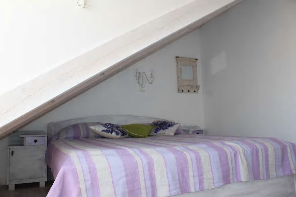 Photo of Bedroom in Pile