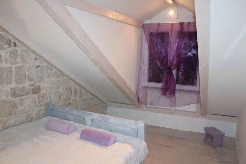 Photo of Bedroom in Pile
