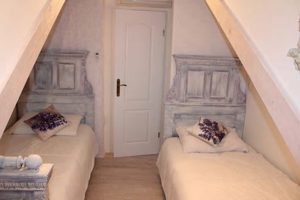 Photo of Bedroom in Pile