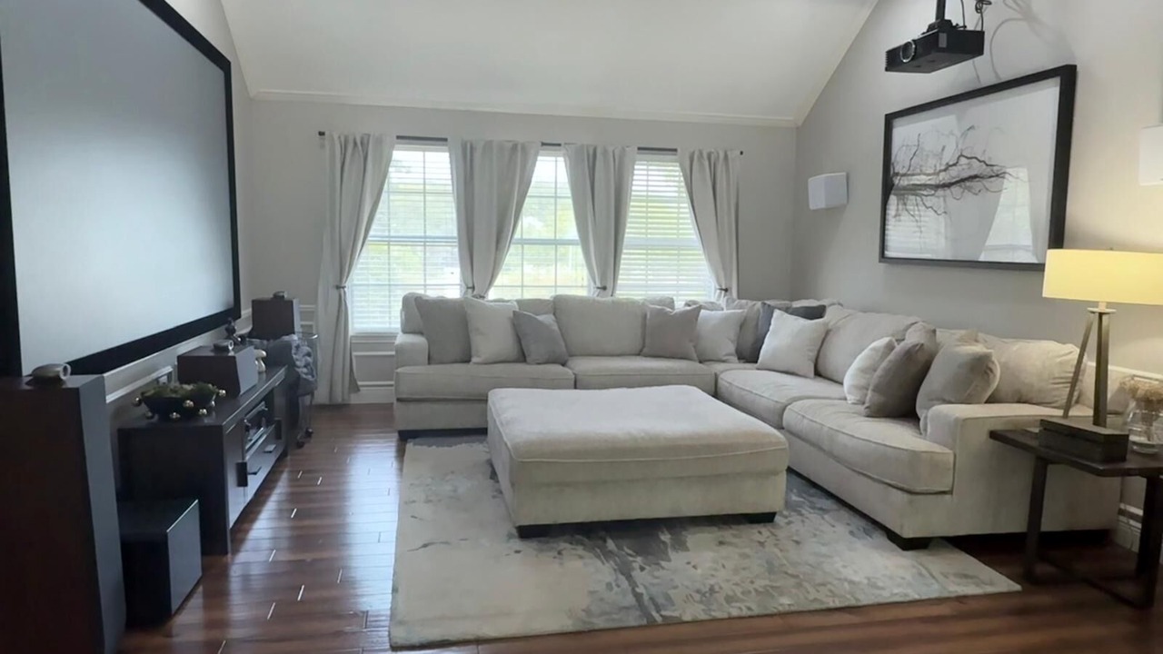 Photo of Livingroom in West Oak Hill