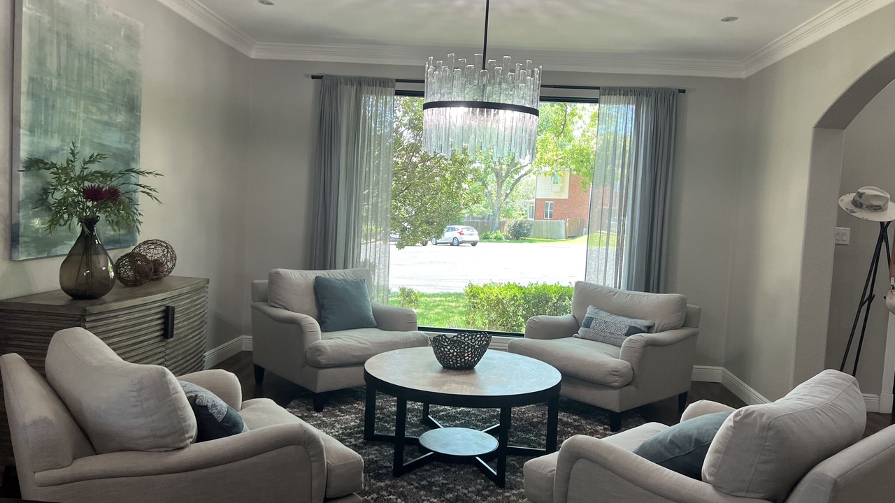 Photo of Livingroom in West Oak Hill