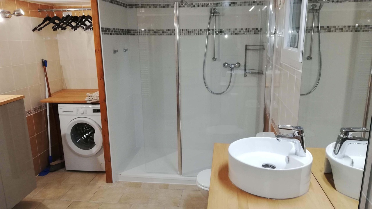 Photo of Bathroom in Saint-Come-et-Maruejols