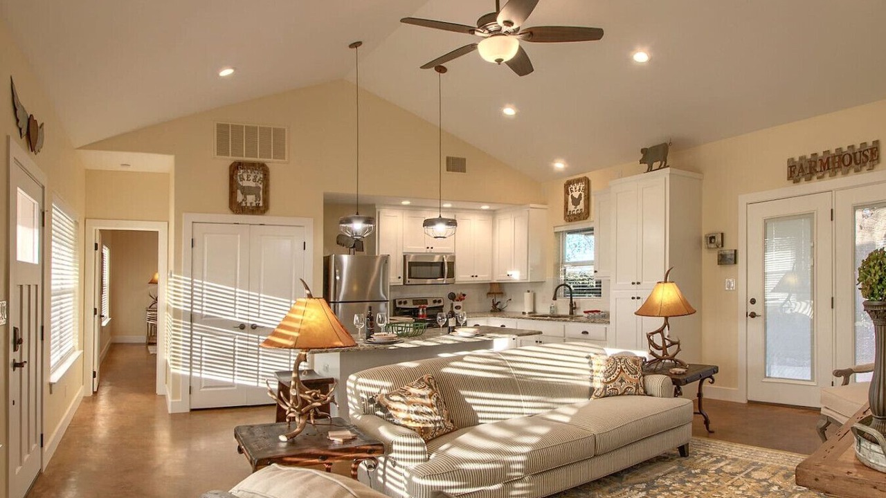 Photo of Livingroom in Fredericksburg