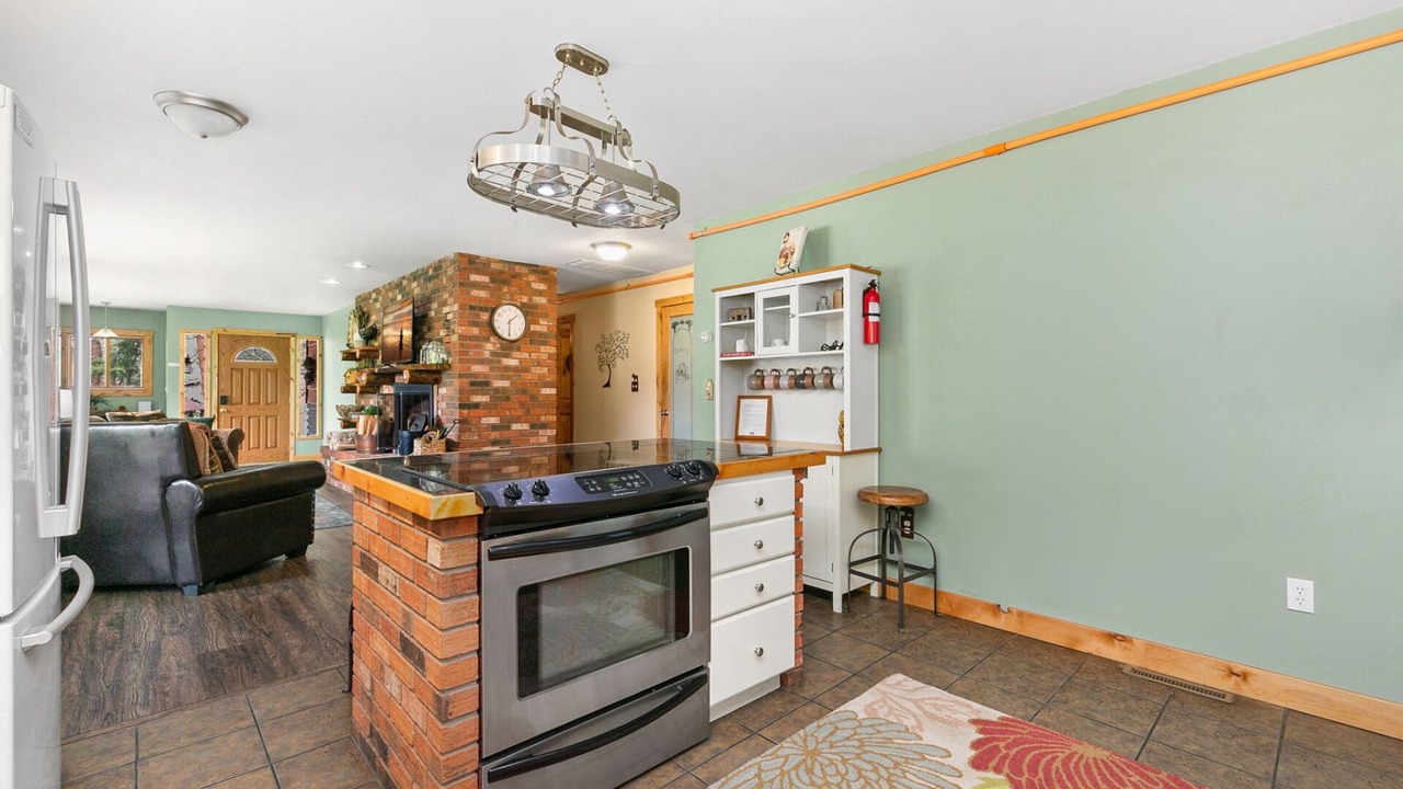 Photo of Bedroom in Drake
