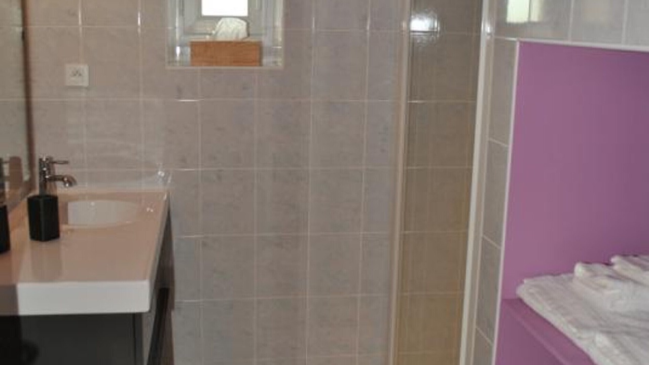 Photo of Bathroom in Razines