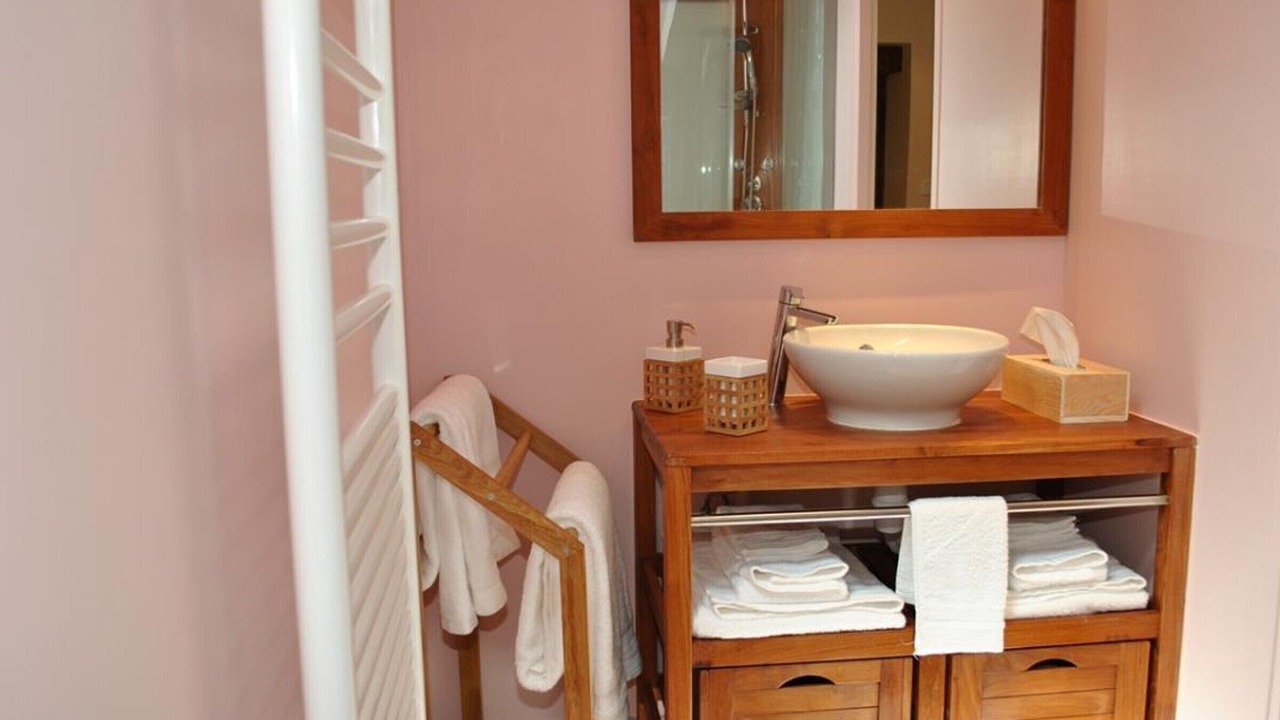 Photo of Bathroom in Razines