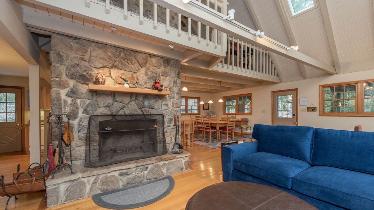 Photo of Livingroom in McHenry
