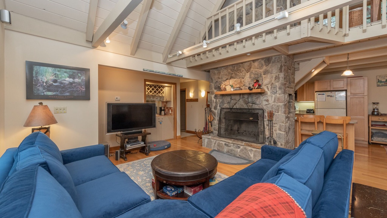 Photo of Livingroom in McHenry