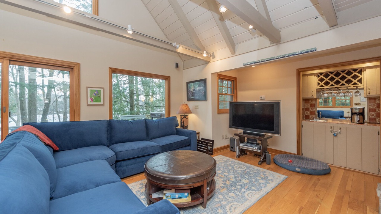 Photo of Livingroom in McHenry