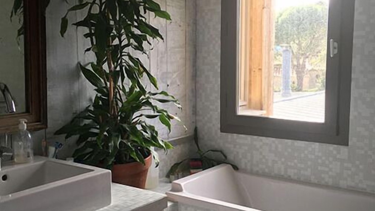 Photo of Bathroom in Roquefort-des-Corbieres
