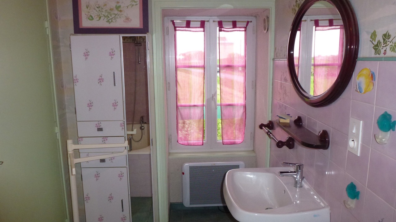 Photo of Bathroom in Maillezais