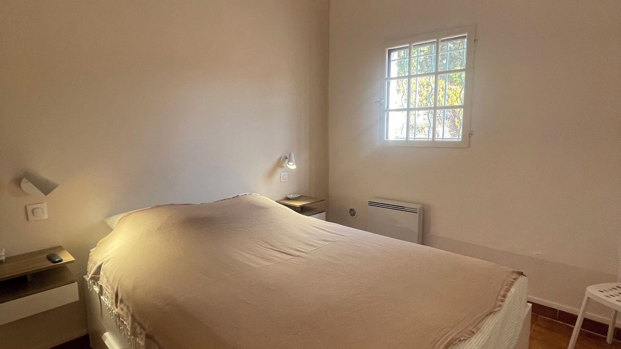 Photo of Bedroom in Bormes-Les-Mimosas
