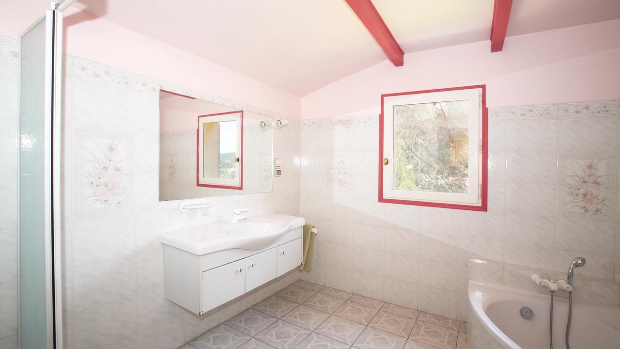 Photo of Bathroom in Roquebrun