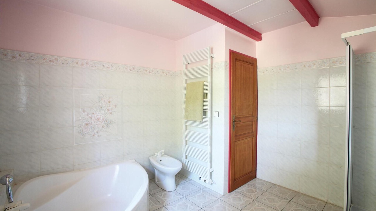Photo of Bathroom in Roquebrun