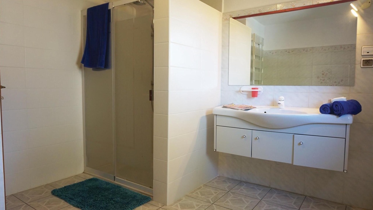 Photo of Bathroom in Roquebrun