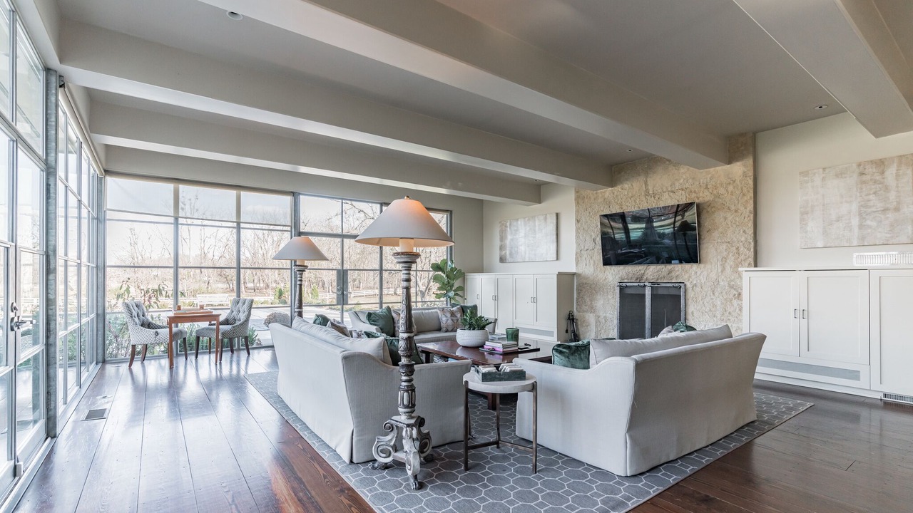 Photo of Livingroom in Glenview