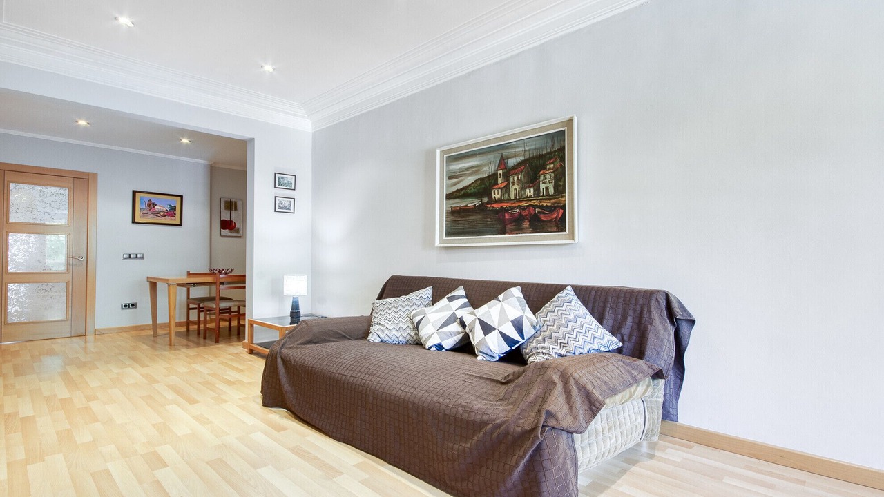 Photo of Livingroom in Roses Town Center